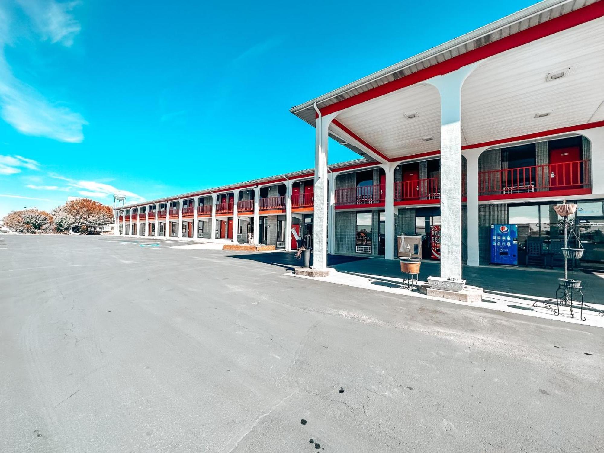 Laker Inn Jamestown Екстер'єр фото